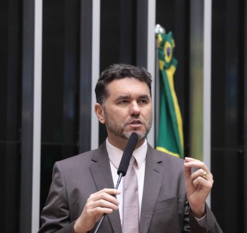 Câmara aprova em segundo turno a PEC do corte de gastos; texto segue para o Senado